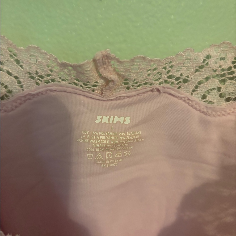 SKIMS Blush Lace Cami - Picture 2 of 3